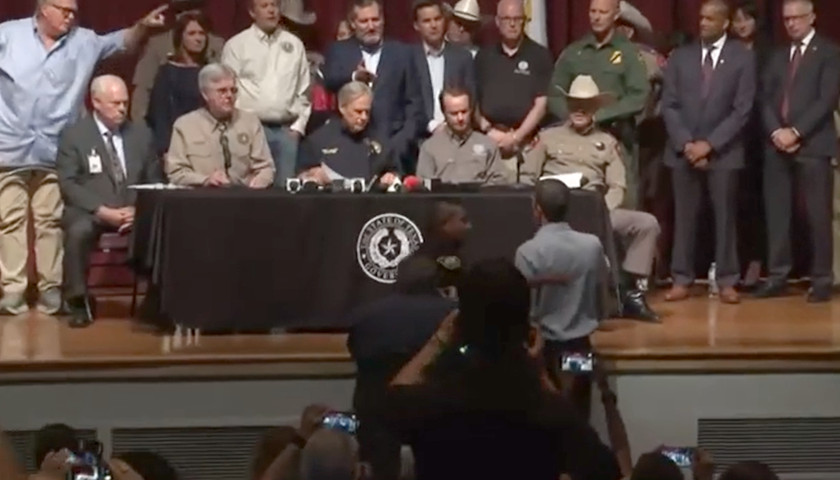 Beto O’Rourke Crashes Texas Gov. Abbott’s Press Conference Following Mass School Shooting